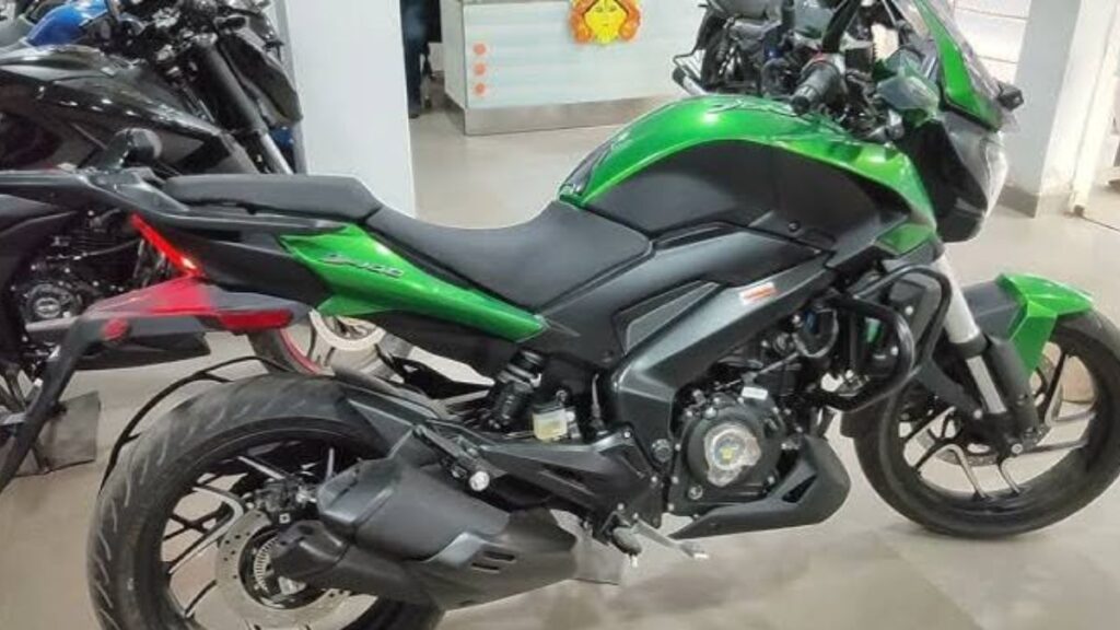 Bajaj dominor 400 