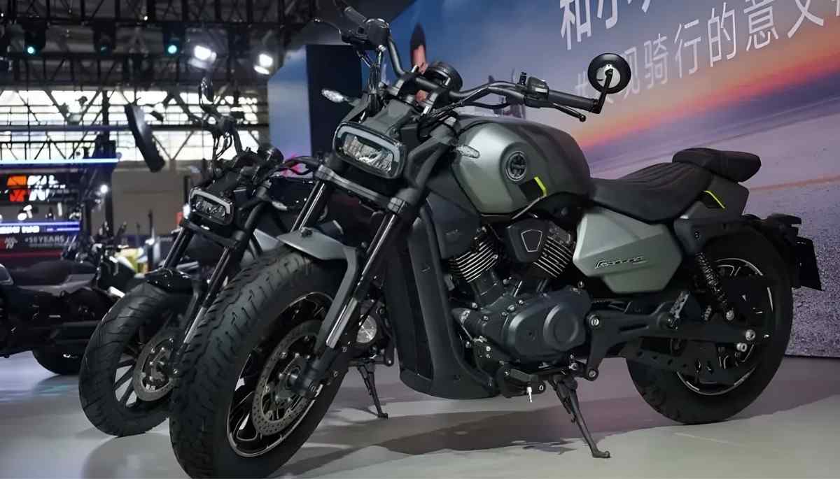 Benelli Leoncino 400 Bobber