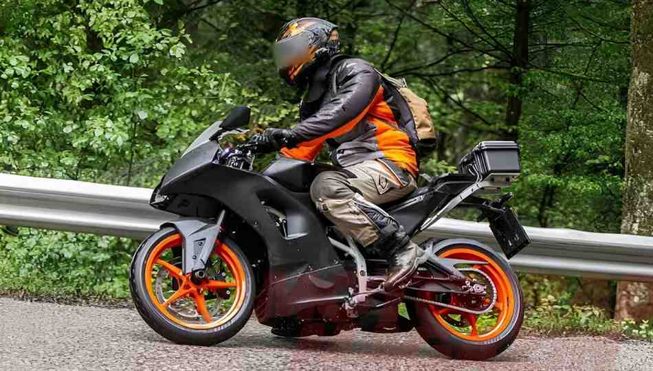 2025 KTM RC 390