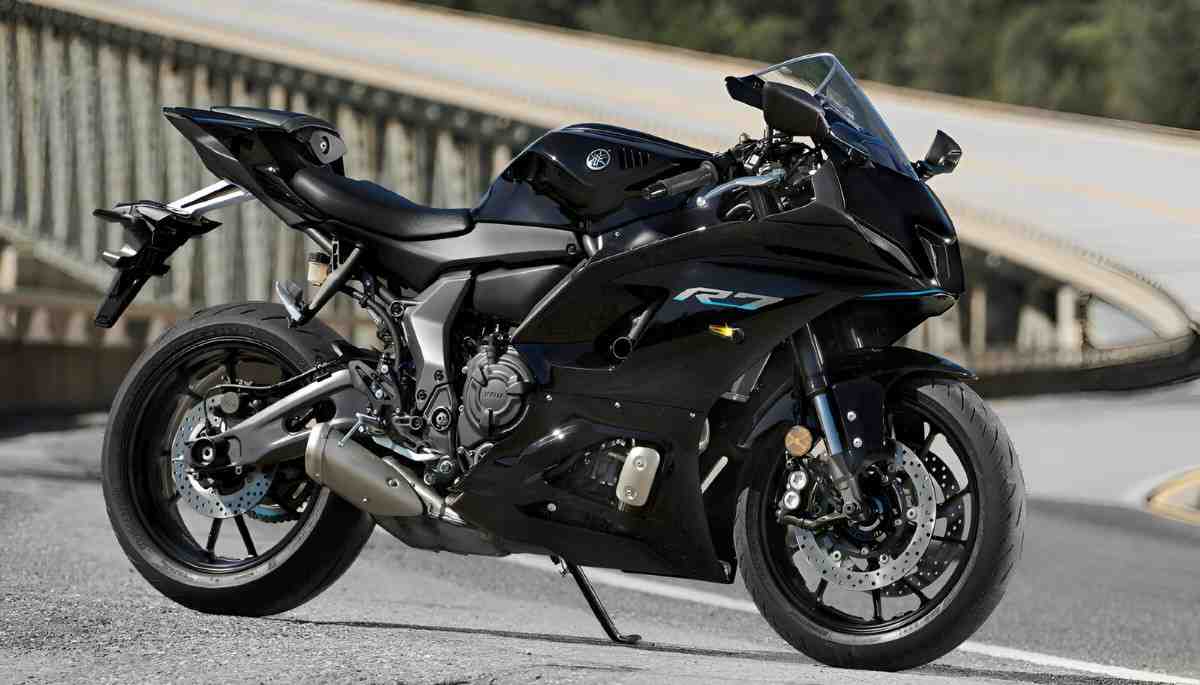 Yamaha YZF-R7 on road Price